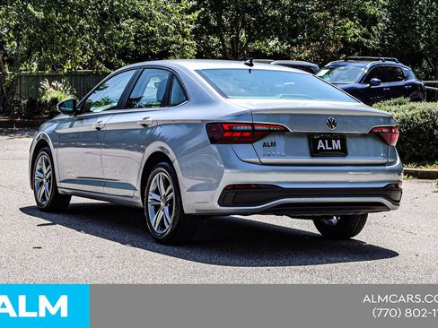 Used 2024 Volkswagen Jetta SE FWD image 8