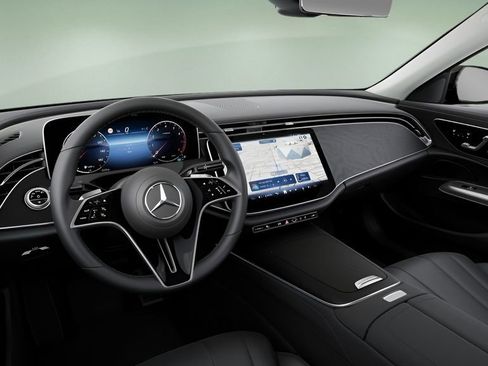 Used 2025 Mercedes-Benz E 350 Sedan image 38