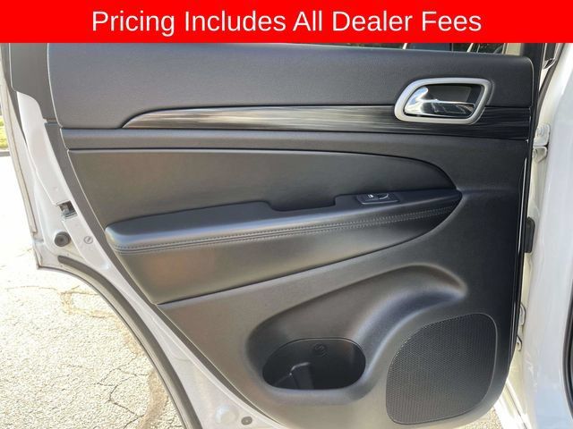 Used 2019 Jeep Grand Cherokee Altitude AWD/4WD image 16
