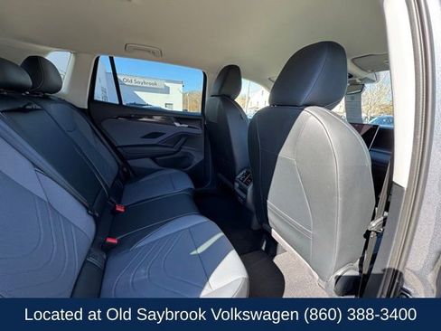 Used 2025 Volkswagen Tiguan SE image 24