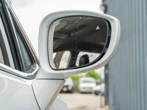 Used 2019 Chrysler Pacifica Touring-L image 13