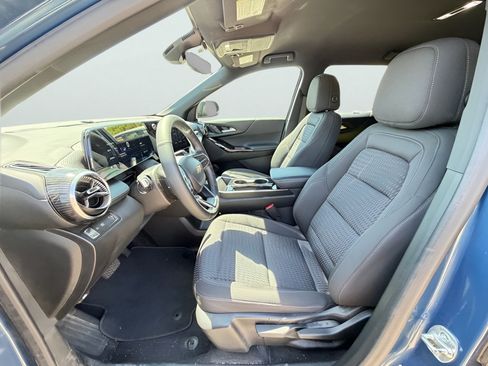 Used 2025 Chevrolet Equinox LT w/ Safety and Technology Package FWD image 14