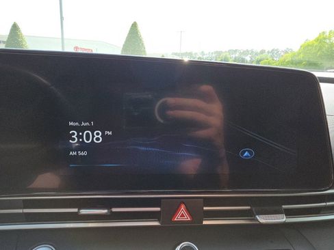Used 2025 Hyundai Elantra SEL FWD image 19