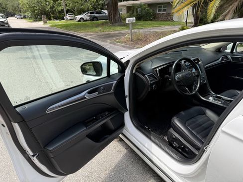 Used 2020 Ford Fusion SEL FWD image 9