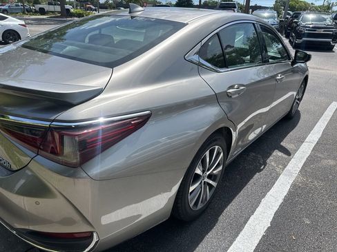 Used 2021 Lexus ES 300h w/ Premium Package FWD image 5