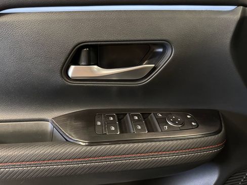Used 2025 Nissan Kicks SR FWD image 19