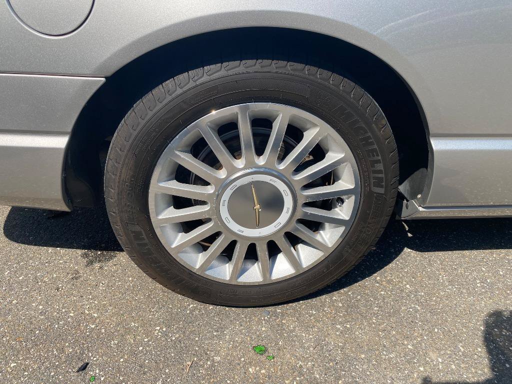 Used 2004 Ford Thunderbird RWD image 14
