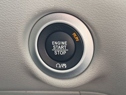 Used 2022 Chrysler Pacifica Touring-L FWD image 49
