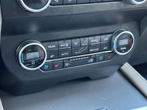 Used 2019 Ford Expedition XLT w/ Equipment Group 202A RWD image 17