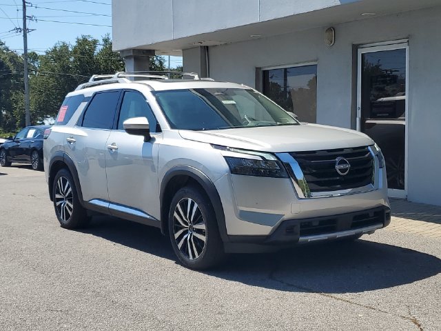 Certified 2025 Nissan Pathfinder Platinum w/ Cargo Package FWD image 40