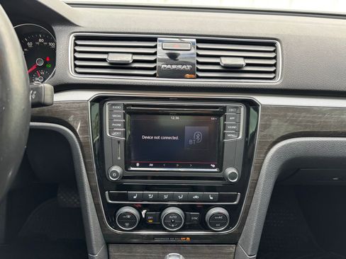 Used 2018 Volkswagen Passat 2.0T SE w/ SE Lighting Package image 24
