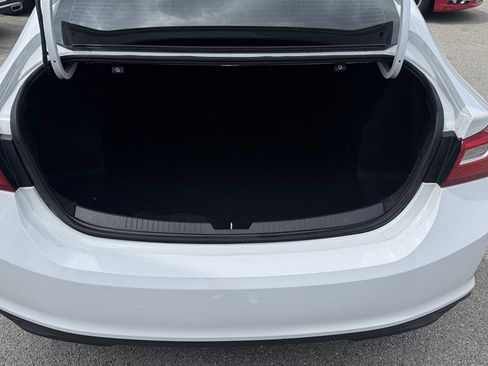 Used 2017 Chevrolet Malibu LT FWD image 11