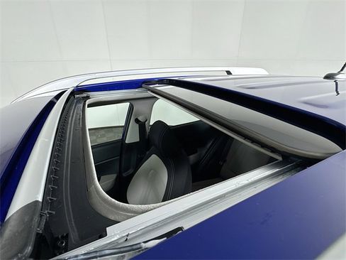 Used 2024 Hyundai Venue SEL image 12