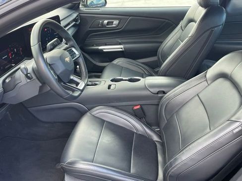 Used 2025 Ford Mustang Premium image 10
