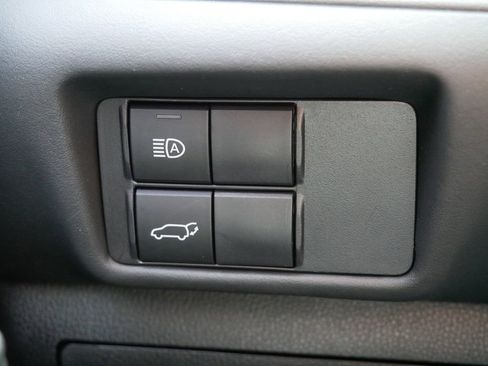 Used 2022 Toyota Highlander XLE image 26