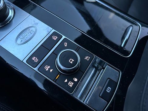 Used 2018 Land Rover Range Rover HSE image 32