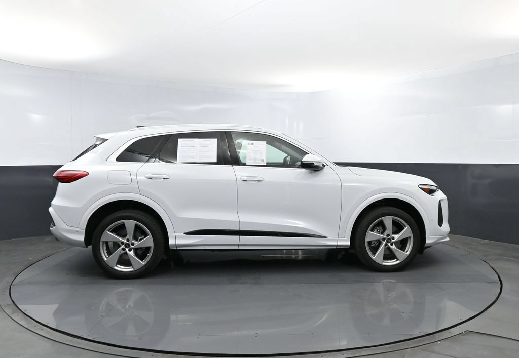 Used 2025 Audi Q5 Premium Plus w/ Premium Plus AWD/4WD image 4
