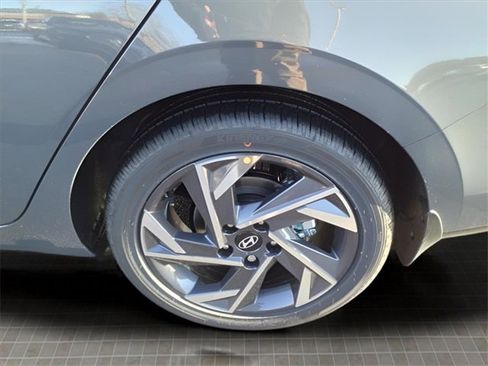 Certified 2025 Hyundai Elantra SEL image 7