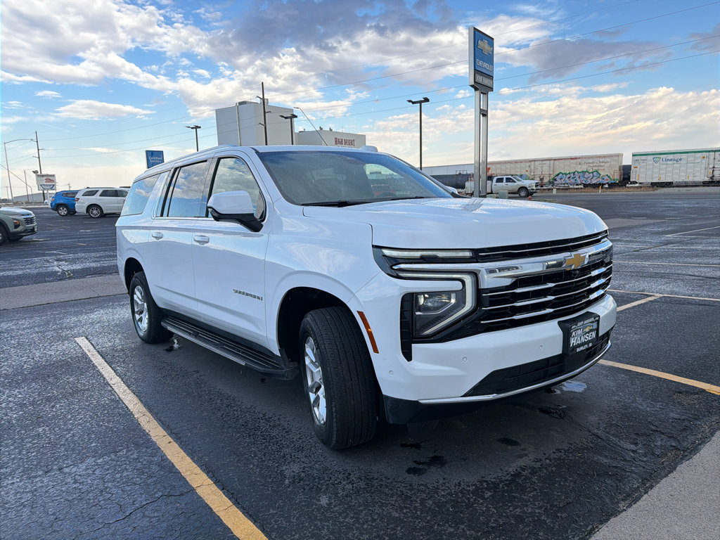 Used 2025 Chevrolet Suburban LT AWD/4WD image 1