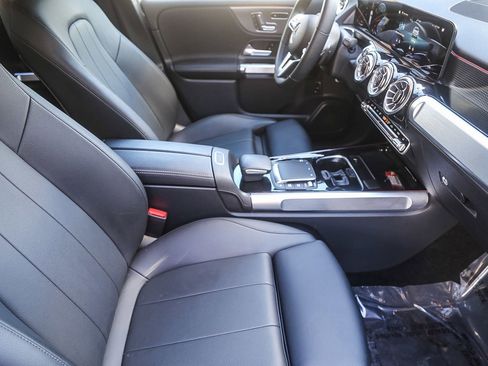 Used 2022 Mercedes-Benz GLB 250 GLB 250 image 15