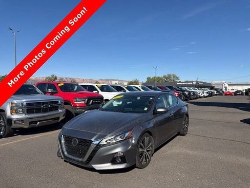 Used 2019 Nissan Altima 2.5 Platinum FWD image 3