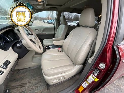 Used 2014 Toyota Sienna XLE image 10