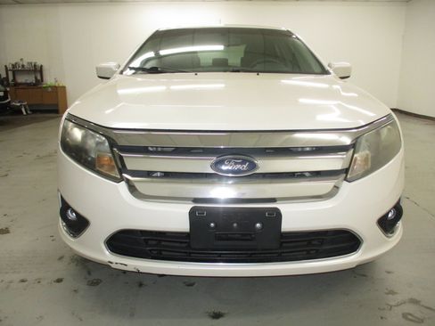 Used 2010 Ford Fusion Hybrid FWD image 2