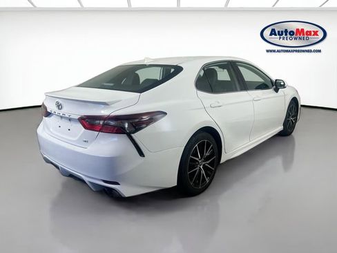 Used 2024 Toyota Camry SE FWD image 2