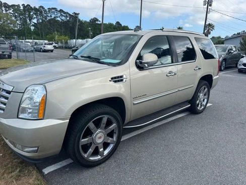 Used 2014 Cadillac Escalade Luxury image 1