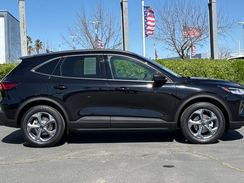 Used 2025 Ford Escape ST-Line image 3