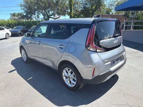 Used 2025 Kia Soul LX w/ LX Technology Package FWD image 3