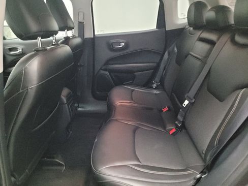 Used 2018 Jeep Compass Latitude w/ Popular Equipment Group FWD image 18