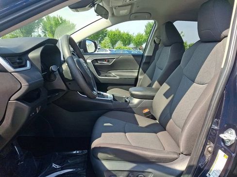 Used 2025 Toyota RAV4 XLE AWD/4WD image 13