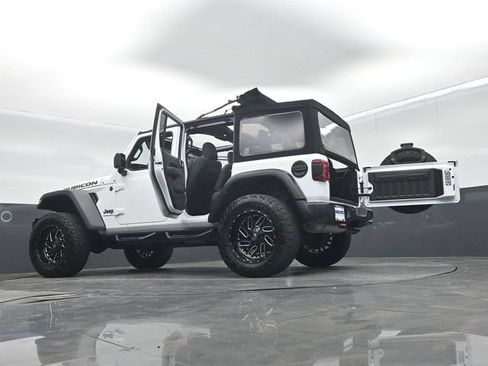 Used 2024 Jeep Wrangler Unlimited Rubicon AWD/4WD image 76
