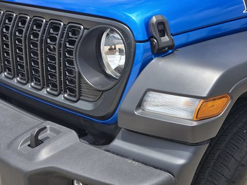 Used 2025 Jeep Wrangler Sport AWD/4WD image 15