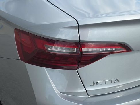 Used 2024 Volkswagen Jetta SE FWD image 33