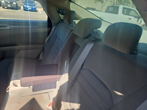 Used 2019 Ford Fusion SE FWD image 12