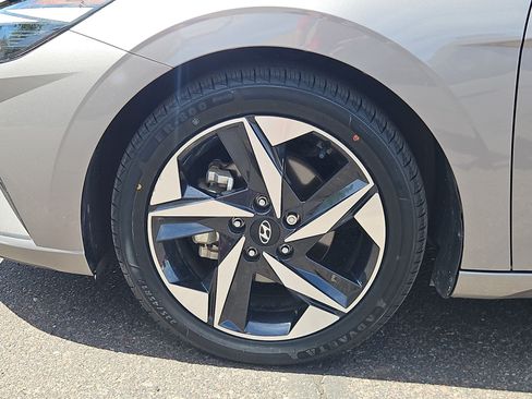 Used 2023 Hyundai Elantra SEL w/ Convenience Package FWD image 10