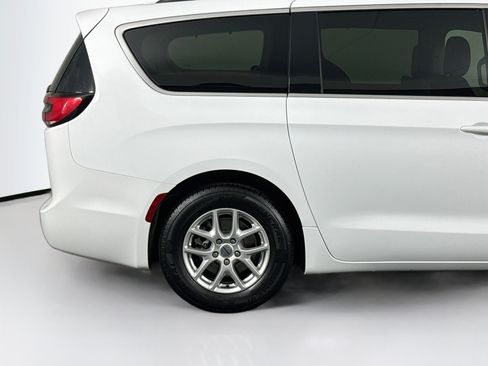Used 2022 Chrysler Pacifica Touring-L FWD image 40