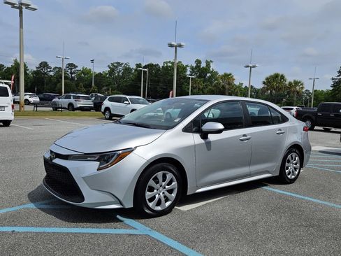 Used 2022 Toyota Corolla LE image 2