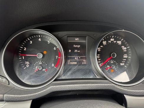 Used 2017 Volkswagen Passat 1.8T S image 9