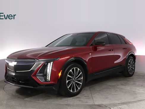 Used 2024 Cadillac Lyriq Sport AWD/4WD image 2