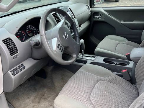 Used 2015 Nissan Frontier SV w/ SV Value Truck Package AWD/4WD image 4