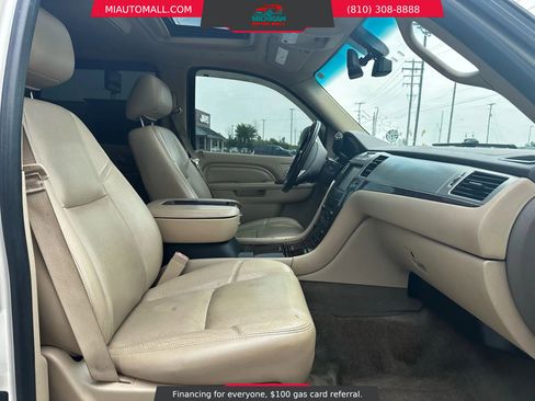 Used 2013 Cadillac Escalade Premium image 18