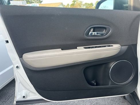 Used 2019 Honda HR-V EX image 11