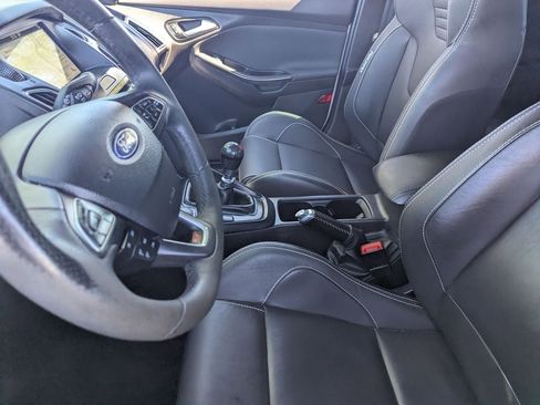 Used 2018 Ford Focus ST w/ Equipment Group 402A FWD image 17