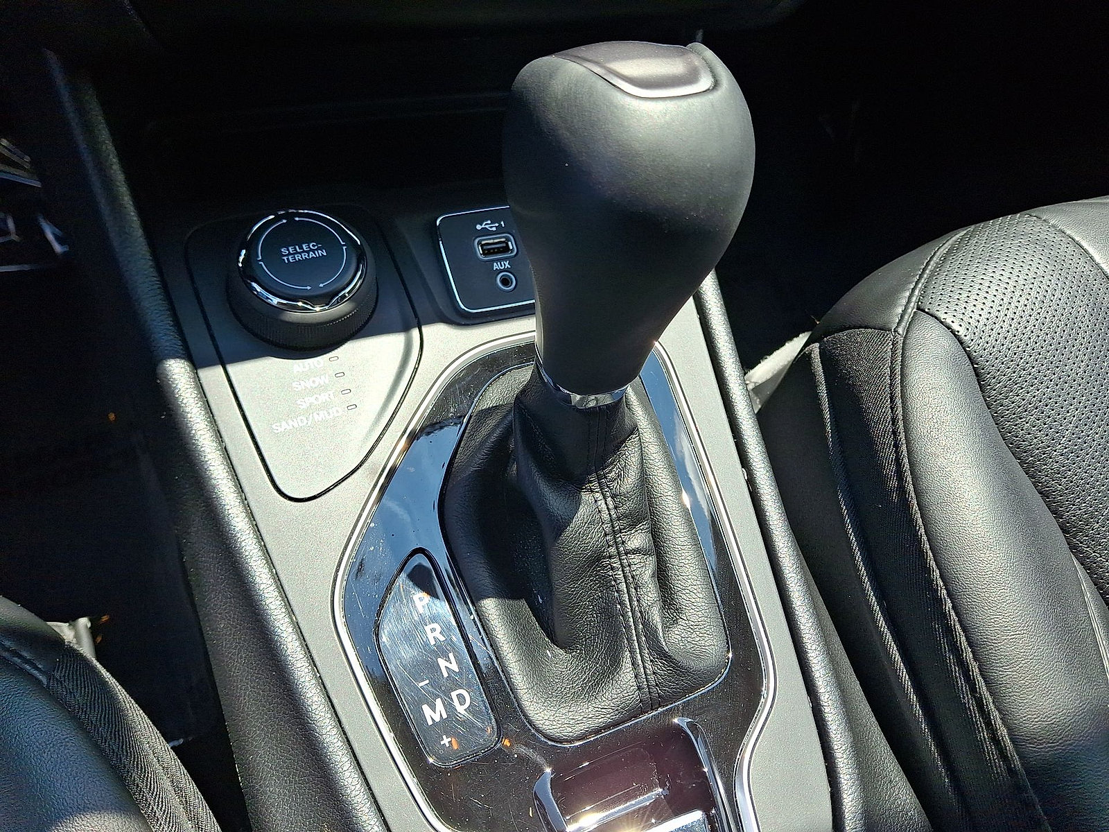 Used 2020 Jeep Cherokee Limited AWD/4WD image 12