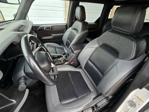 Used 2023 Ford Bronco Black Diamond w/ Sasquatch Package image 25