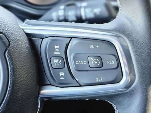 Used 2025 Jeep Wrangler Unlimited Sahara AWD/4WD image 18
