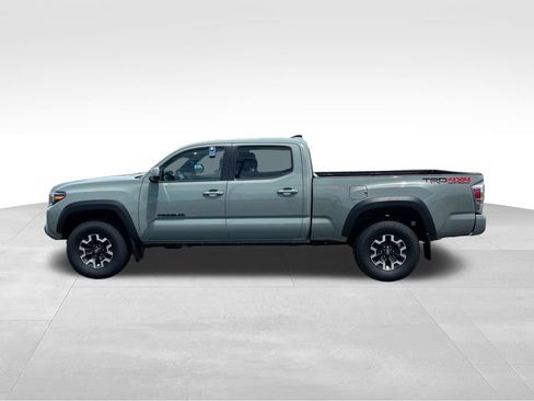 Used 2023 Toyota Tacoma TRD Off-Road w/ TRD Premium Off Road Package AWD/4WD image 2
